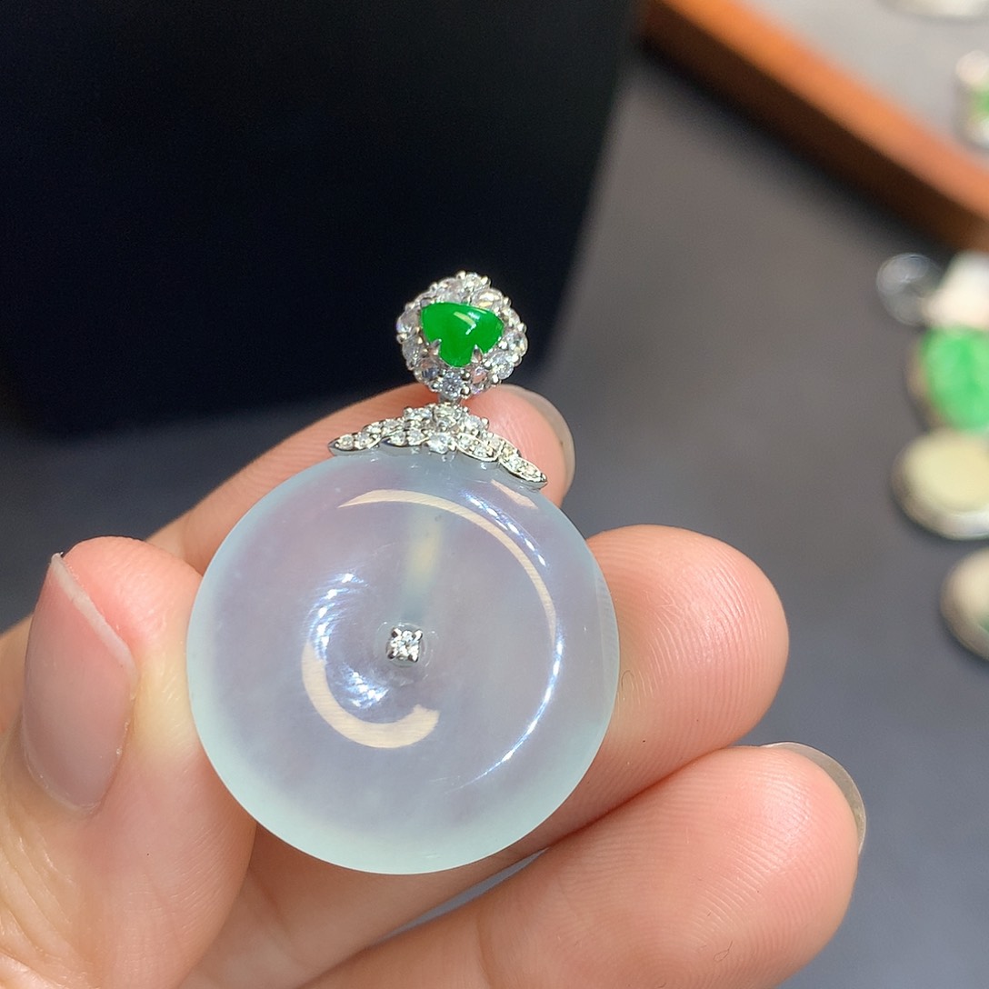 翡翠吊坠(不含链)18K金镶嵌