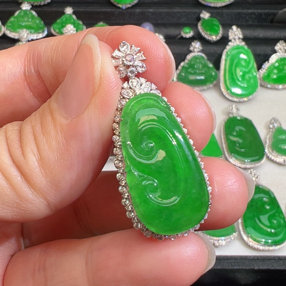 翡翠吊坠(不含链)18K金镶嵌