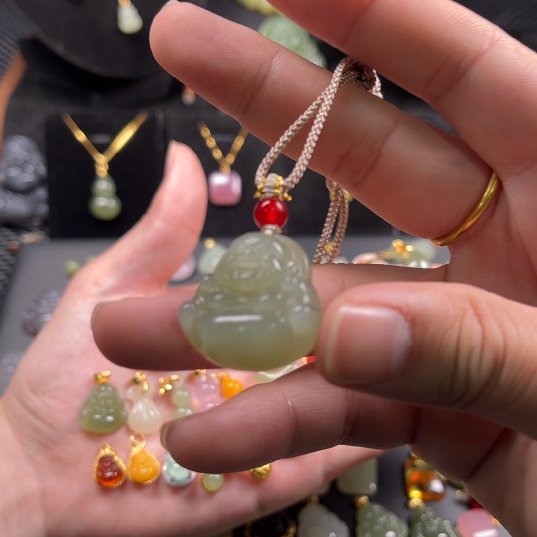 和田玉颈饰未镶嵌