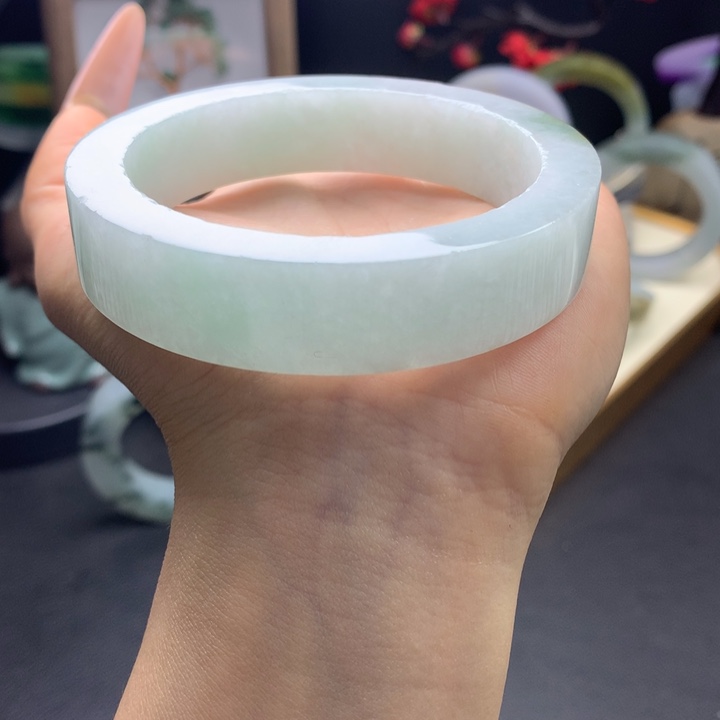 定制翡翠未镶嵌翡翠手镯