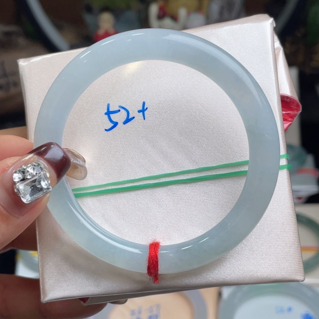 翡翠手镯未镶嵌翡翠手镯