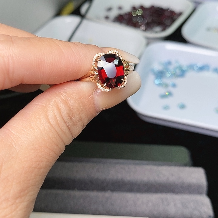 红色碧玺裸石未镶嵌