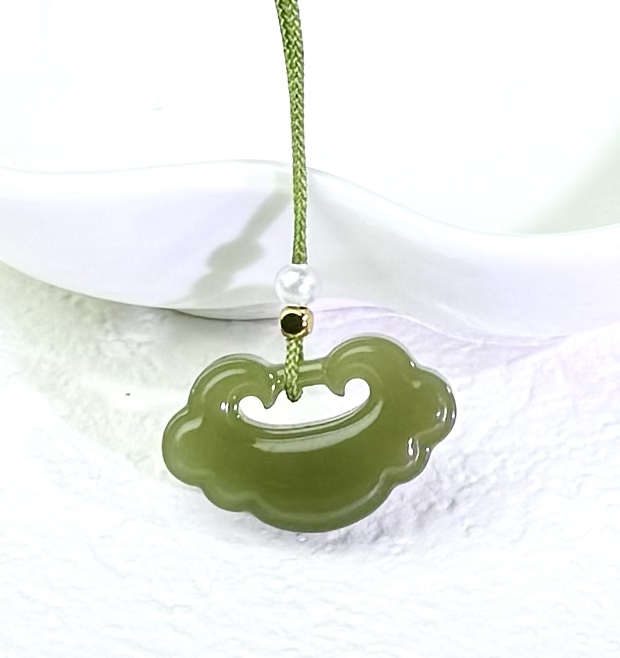 和田玉吉祥如意锁素面吊坠