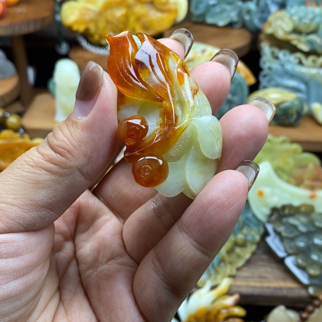 岫玉未镶嵌吊坠(赠链)