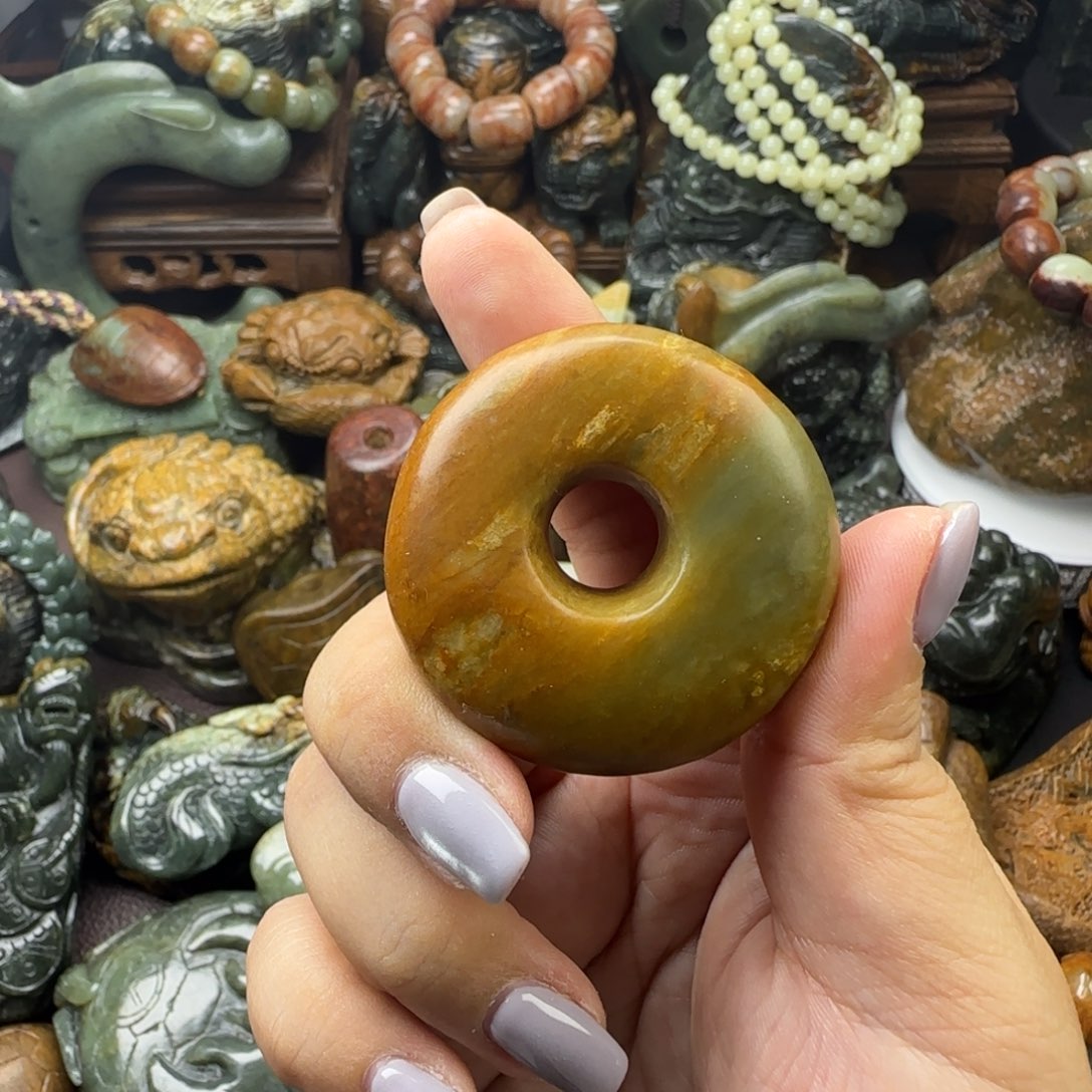 小***东透闪石质玉未镶嵌珠宝奇石