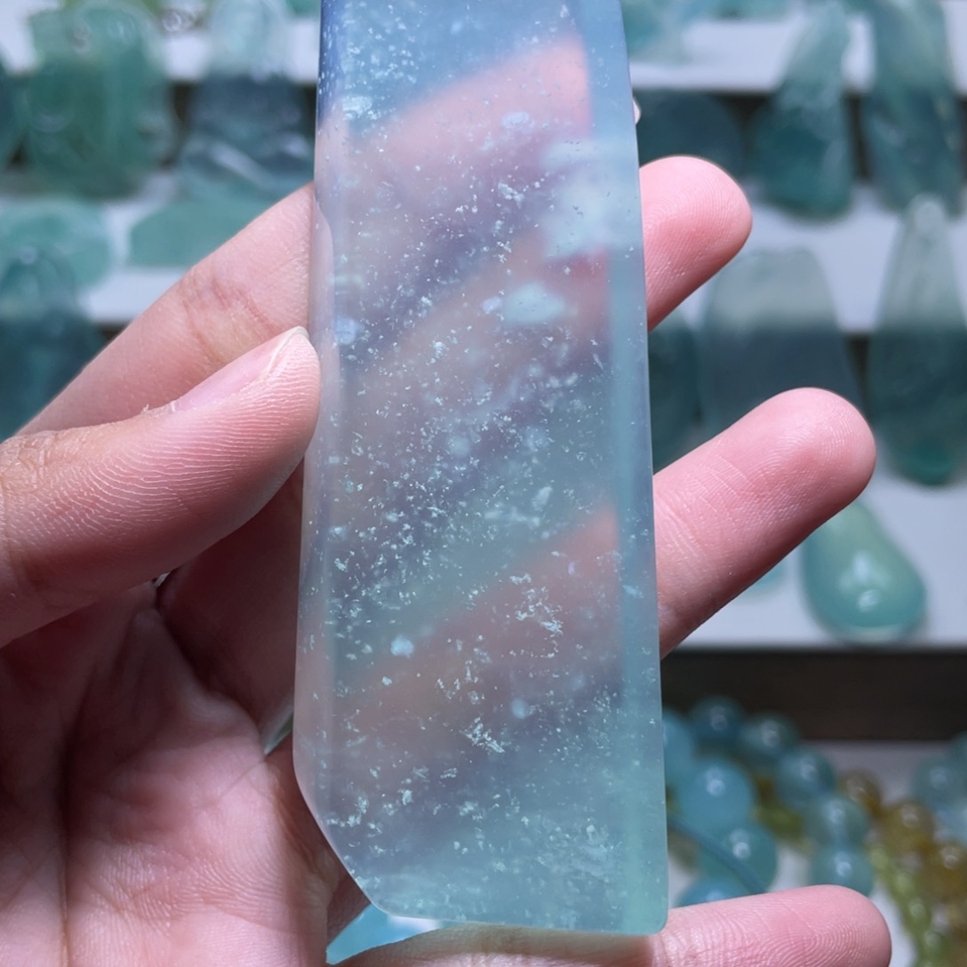 蛇纹石玉颈饰未镶嵌為*