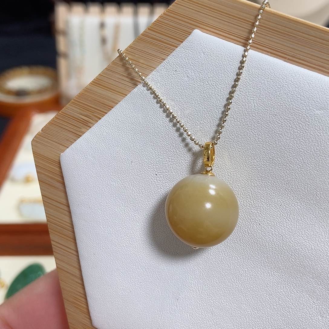 和田玉吊坠(赠链)18K金镶嵌