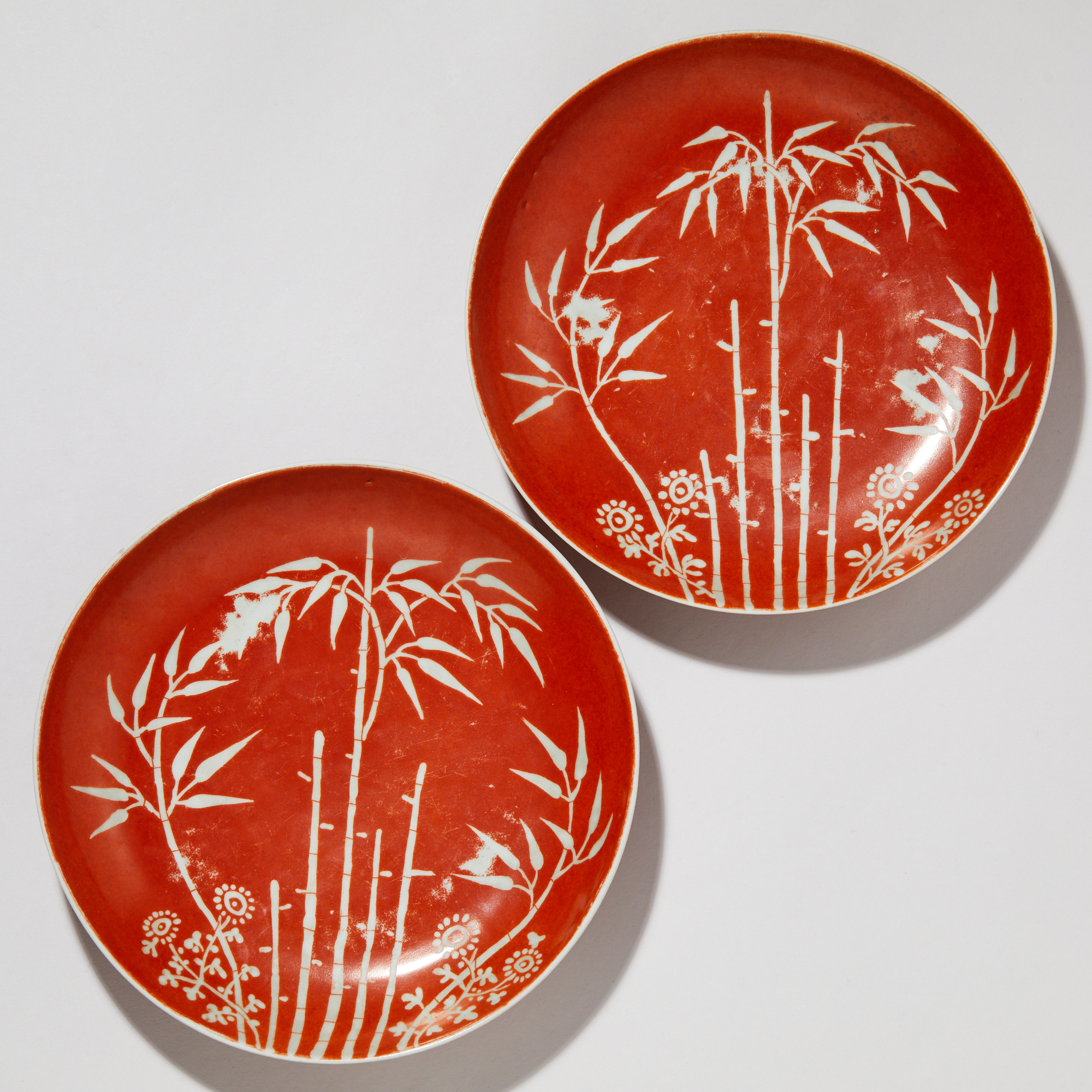 3402民国・珊瑚红地竹纹留白盘（一对）【古董拍卖】