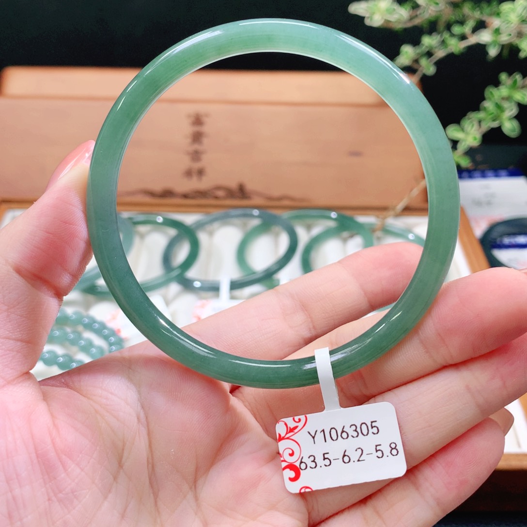 翡翠未镶嵌手镯天然