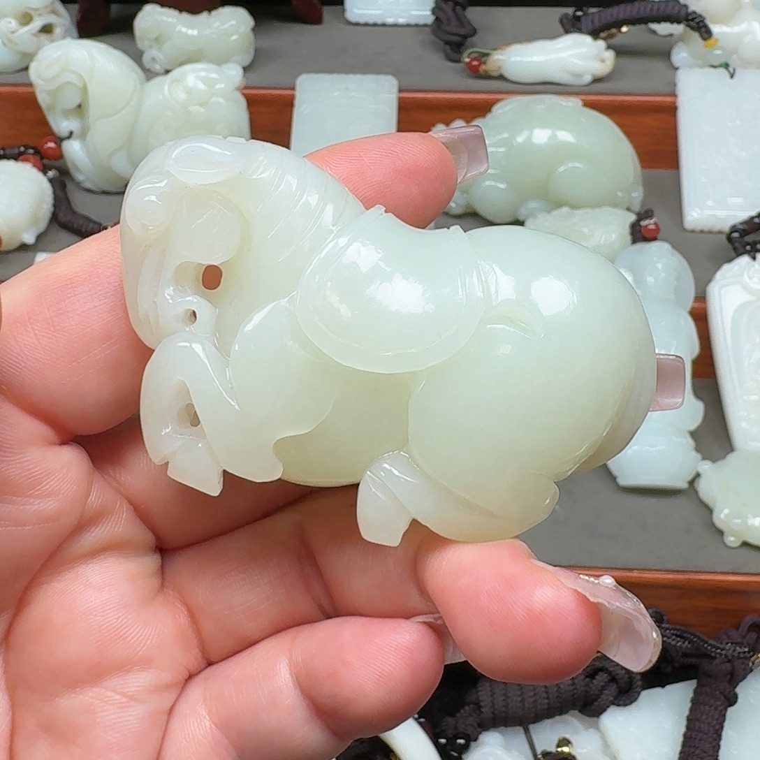 阿***修和田玉未镶嵌摆件