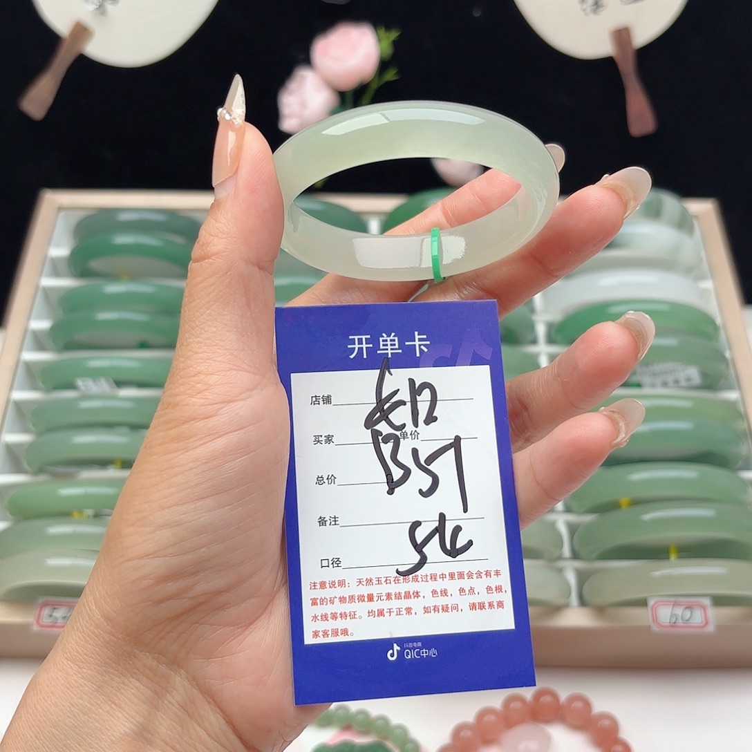 未镶嵌手镯石英质玉