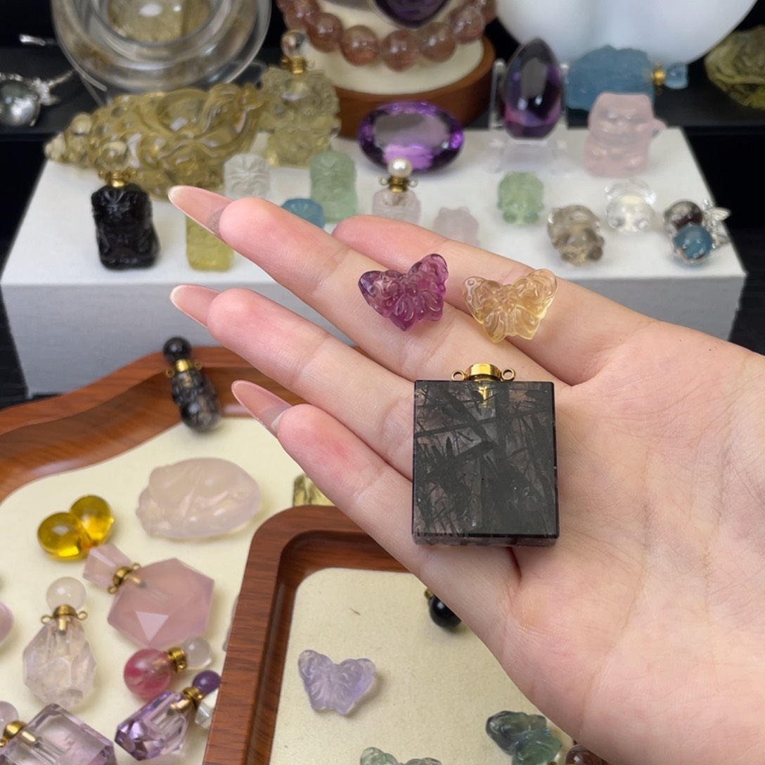 Z***珺未镶嵌颈饰水晶天然水晶吊坠556