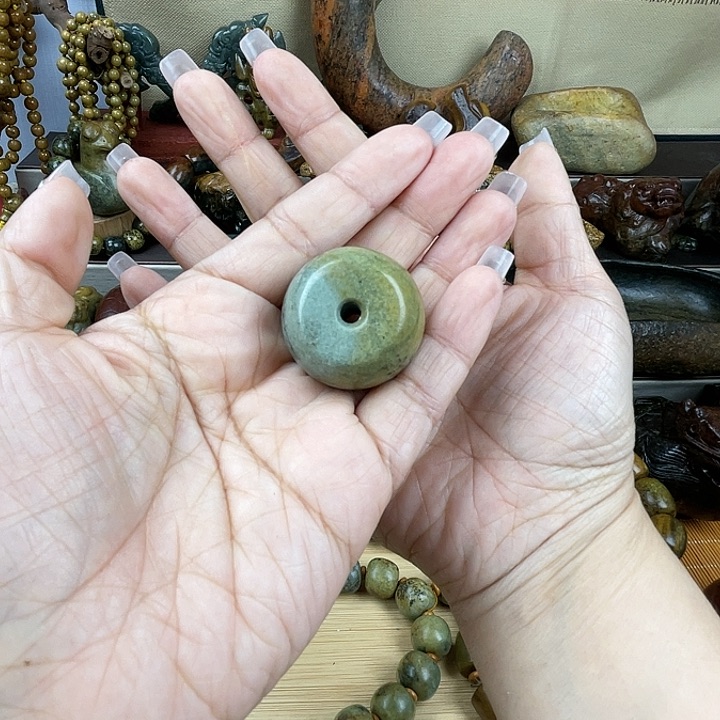 岫岩河磨玉（透闪石质玉）吊坠(不含链)未镶嵌君***荡