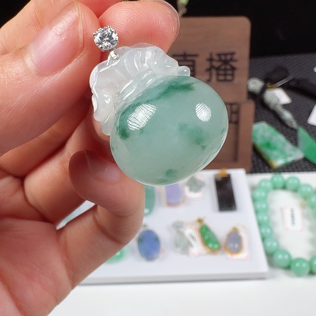 翡翠18K金镶嵌颈饰