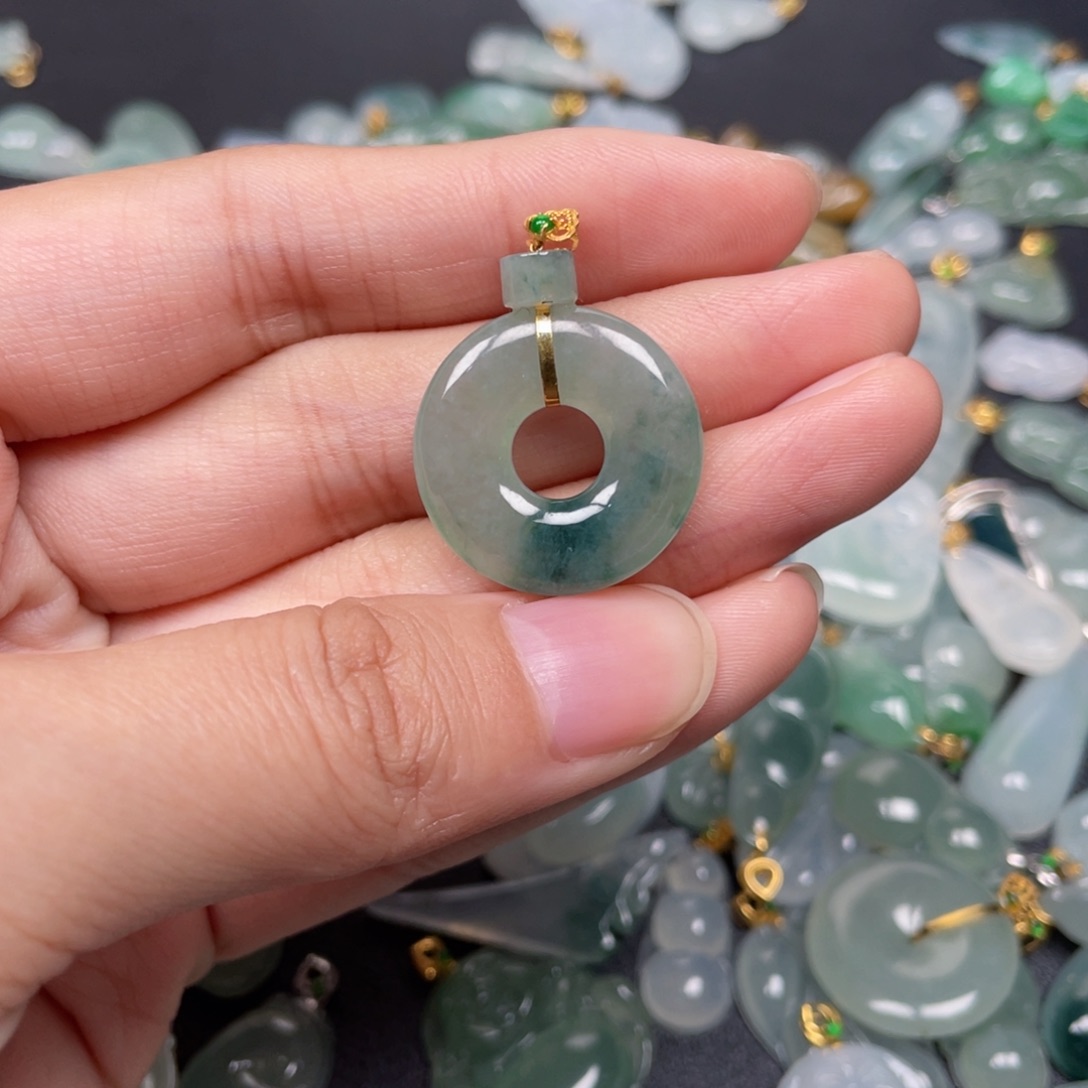 翡翠颈饰18K金镶嵌翡翠