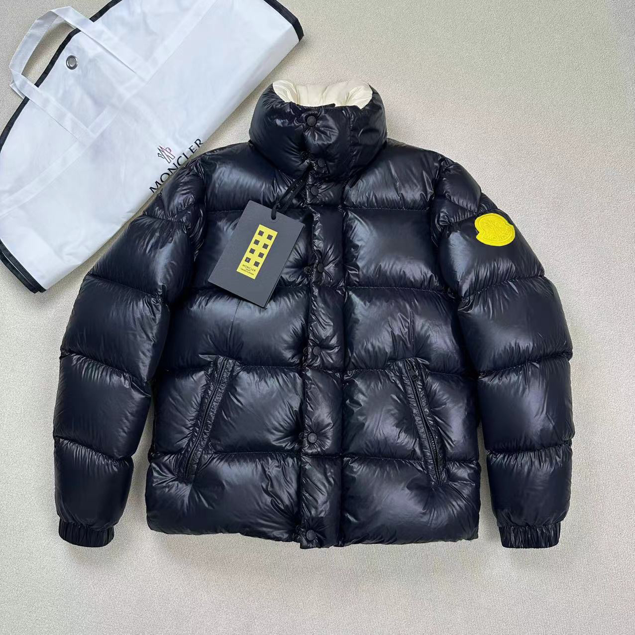 未使用 MONCLER 大标立领羽绒服/3码/WL2231