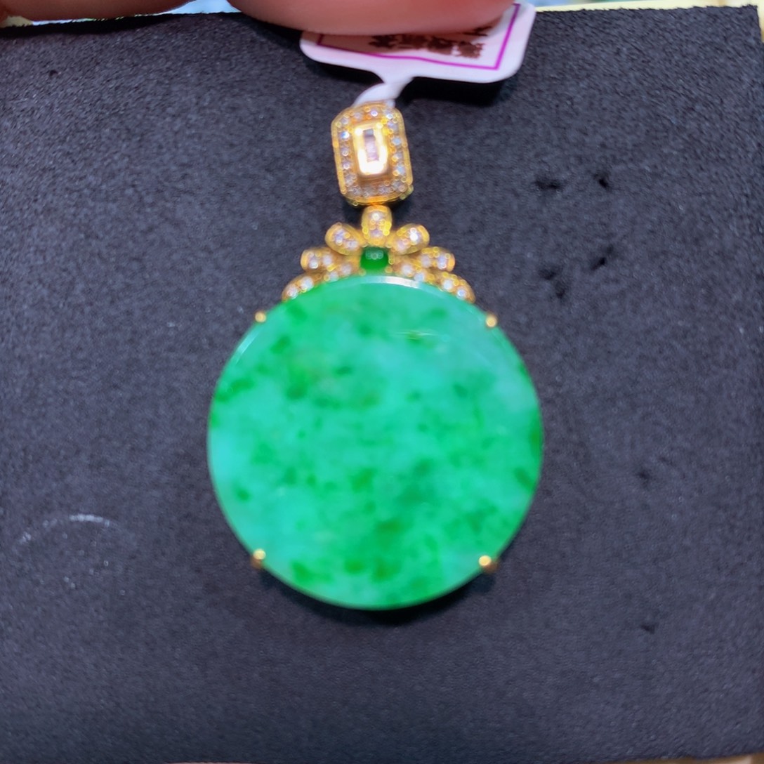 翡翠18K金镶嵌颈饰翡翠