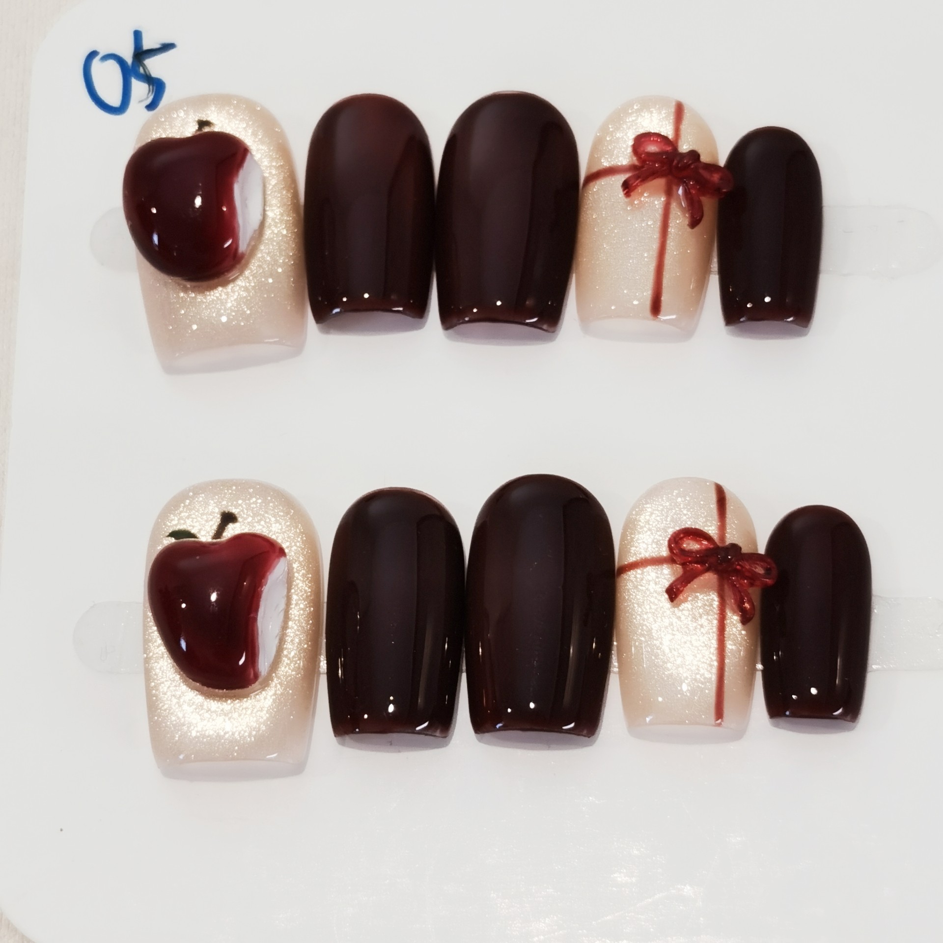 【咬一口苹果】指玥坊纯手工穿戴甲制作 咬一口苹果新年个性款中梯