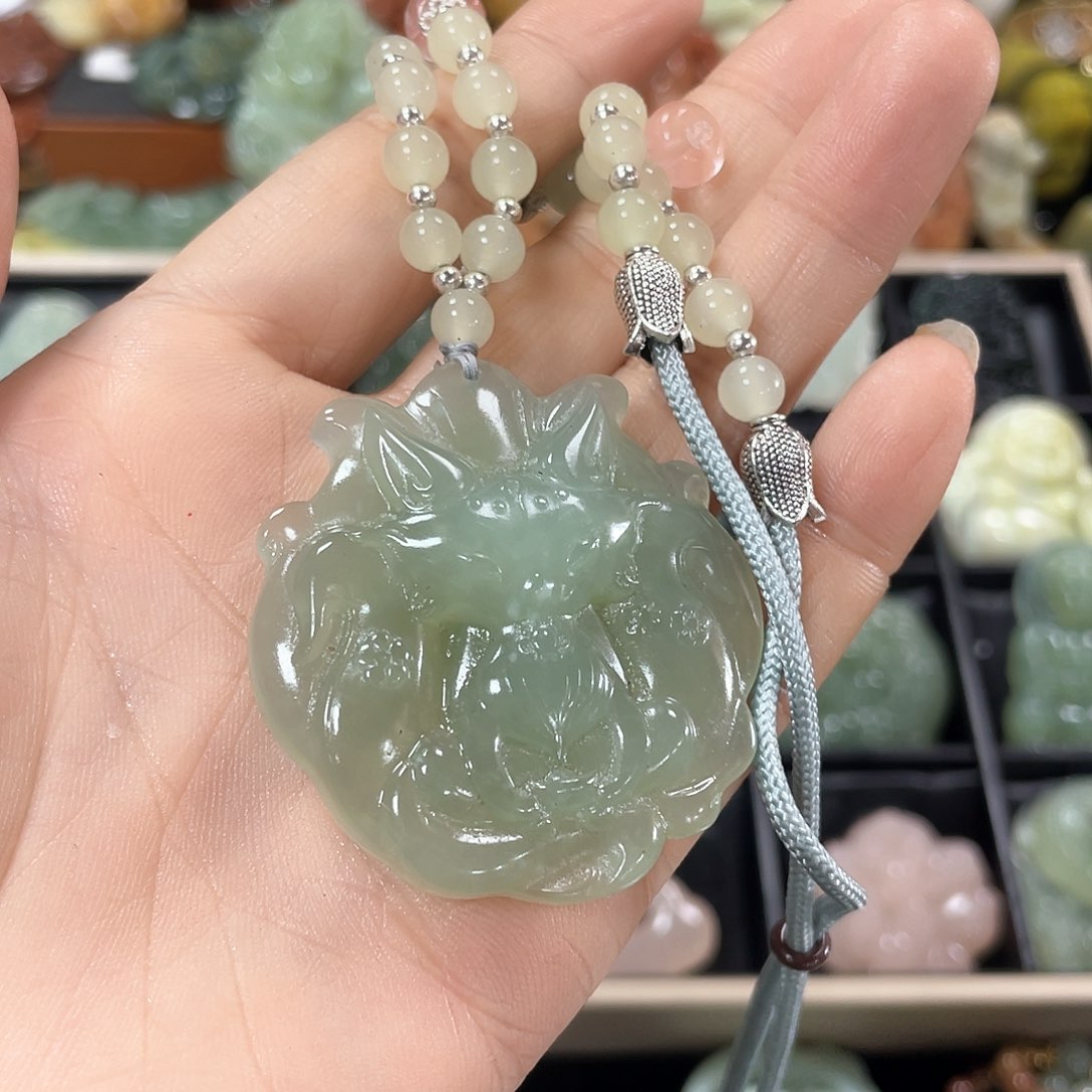 蛇纹石玉颈饰未镶嵌