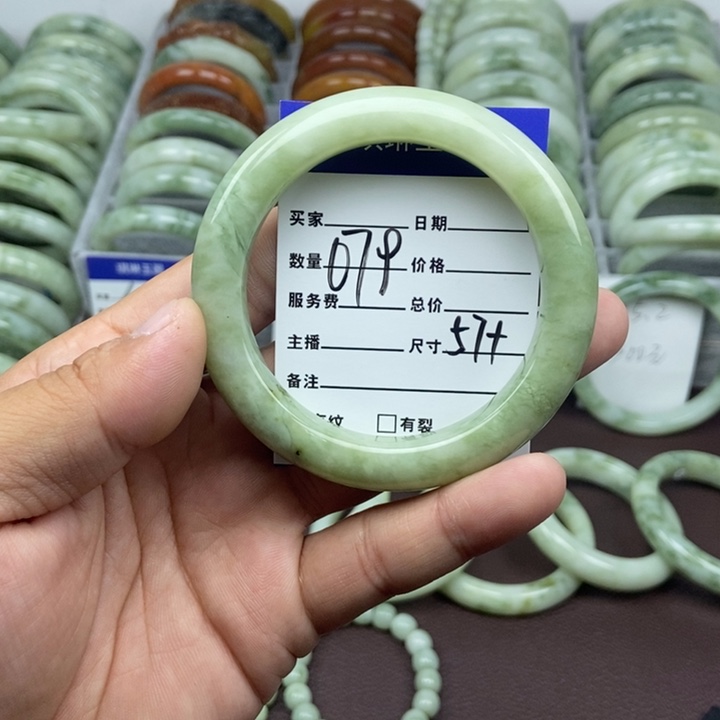 蛇纹石玉手镯未镶嵌