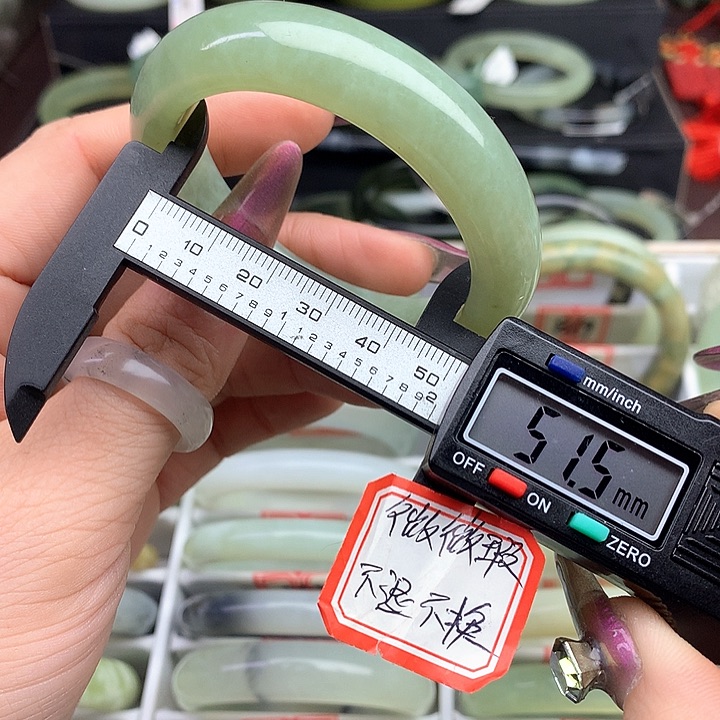蛇纹石玉手镯未镶嵌851