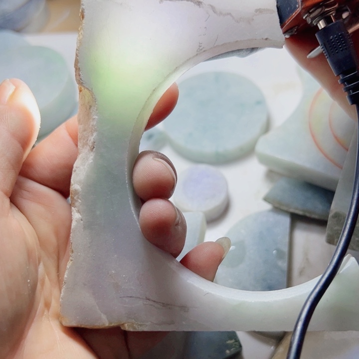 翡翠颈饰未镶嵌翡翠片料