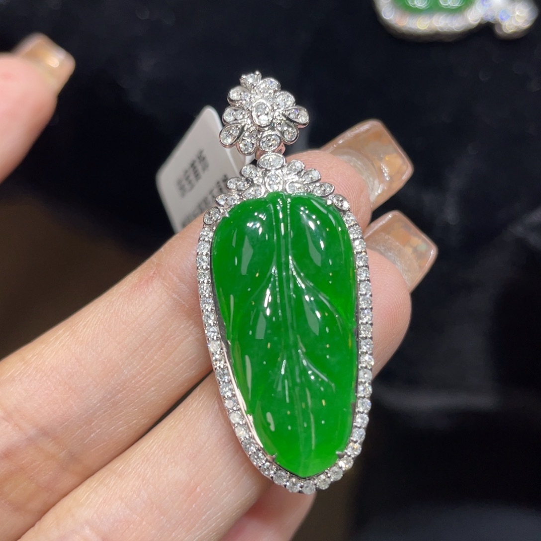 翡翠颈饰18K金镶嵌天然缅甸翡翠