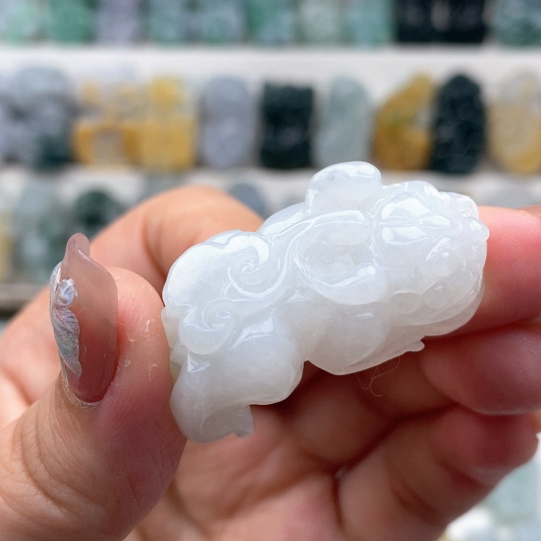 翡翠吊坠(赠链)未镶嵌