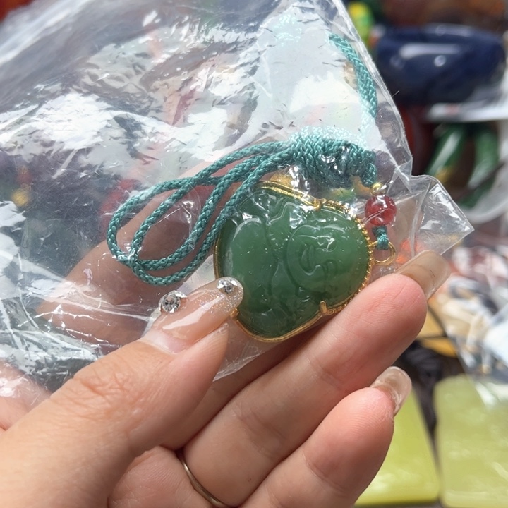 石英质玉未镶嵌颈饰