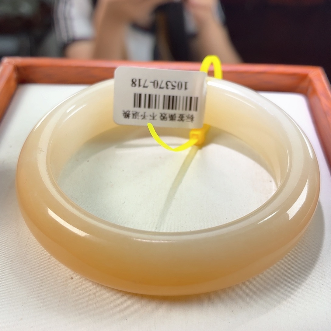 和田玉手镯未镶嵌40  糖白半山水 51/52