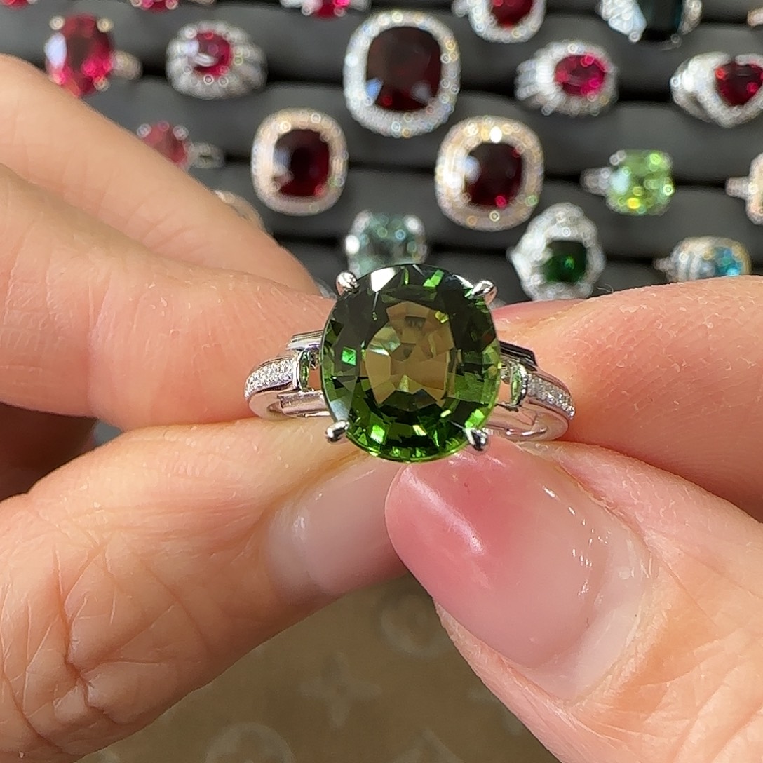 戒指18K金镶嵌碧玺3.98ct