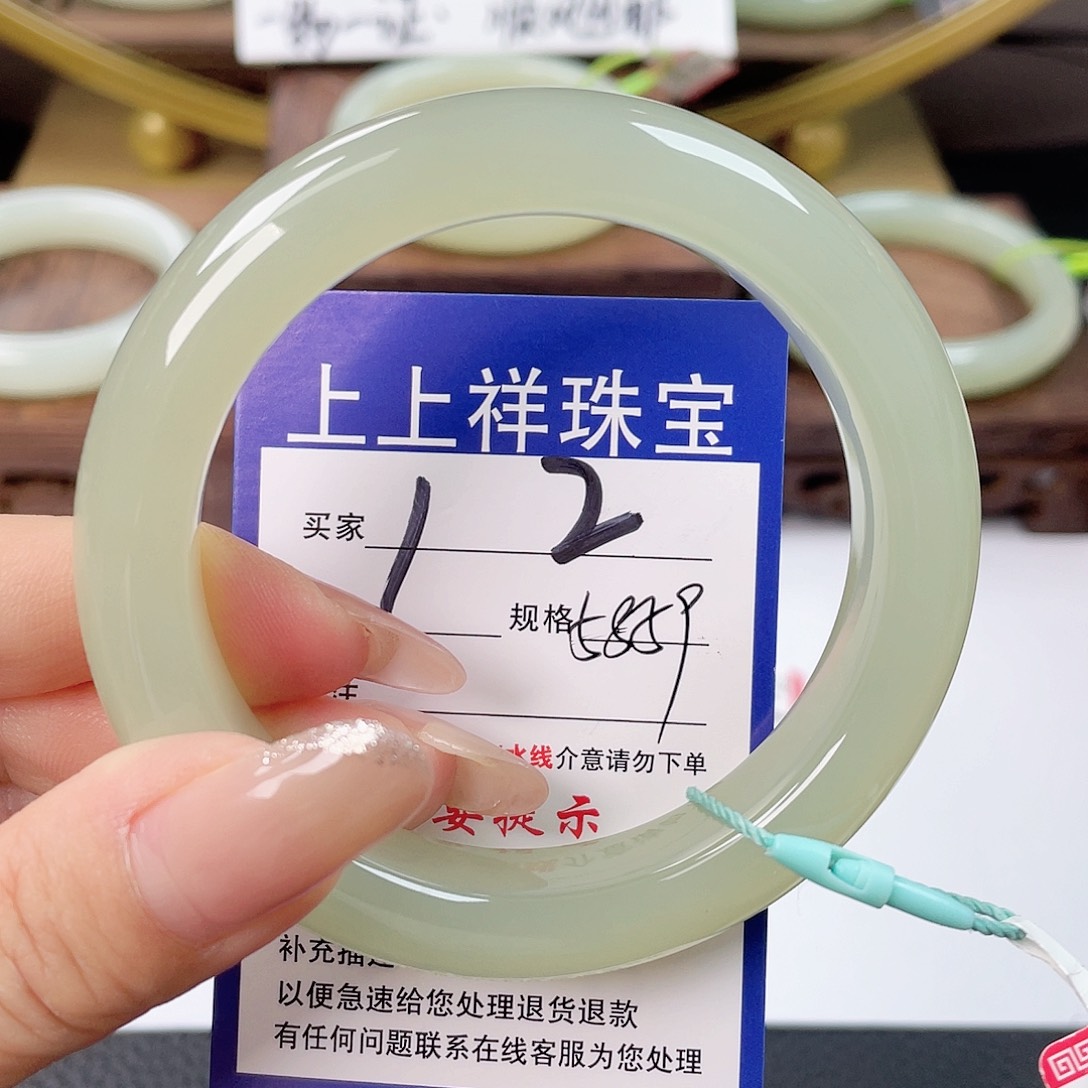 和田玉未镶嵌手镯