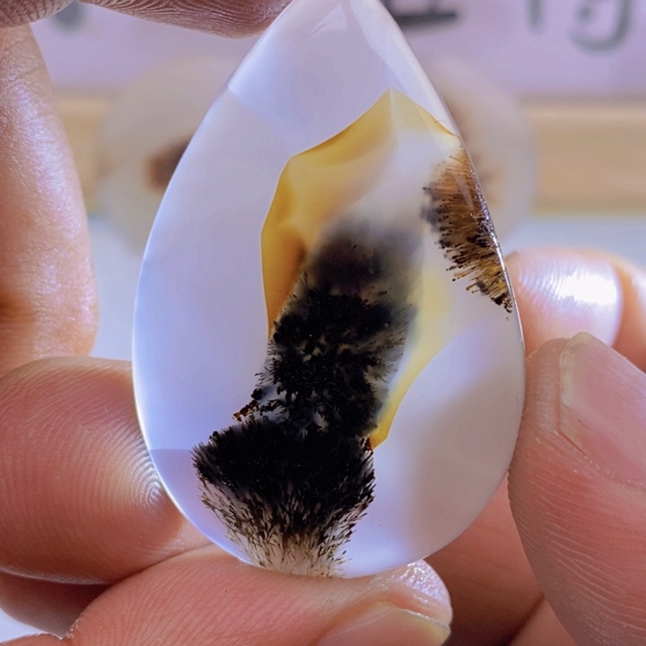 玛瑙/玉髓颈饰未镶嵌