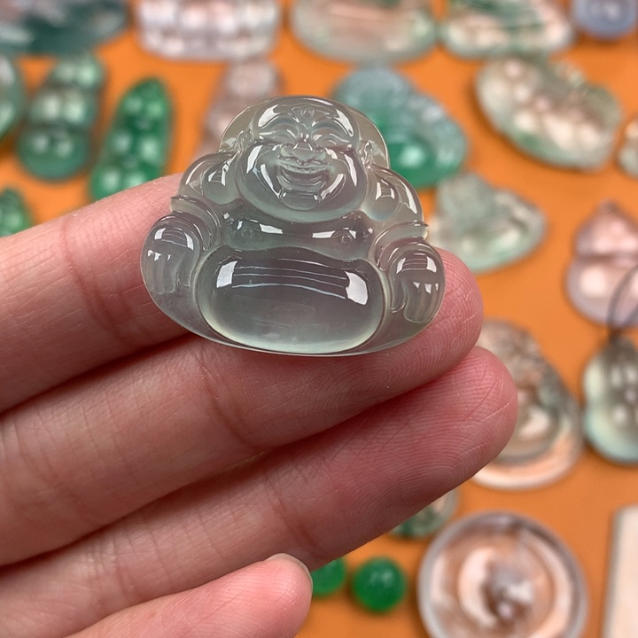 翡翠挂件未镶嵌….