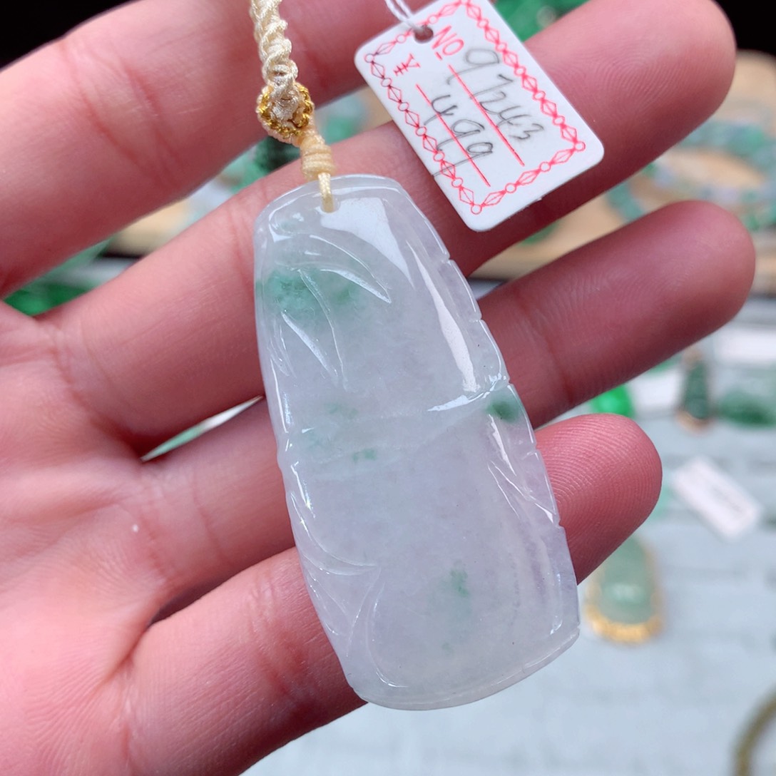 翡翠颈饰未镶嵌翡翠吊坠