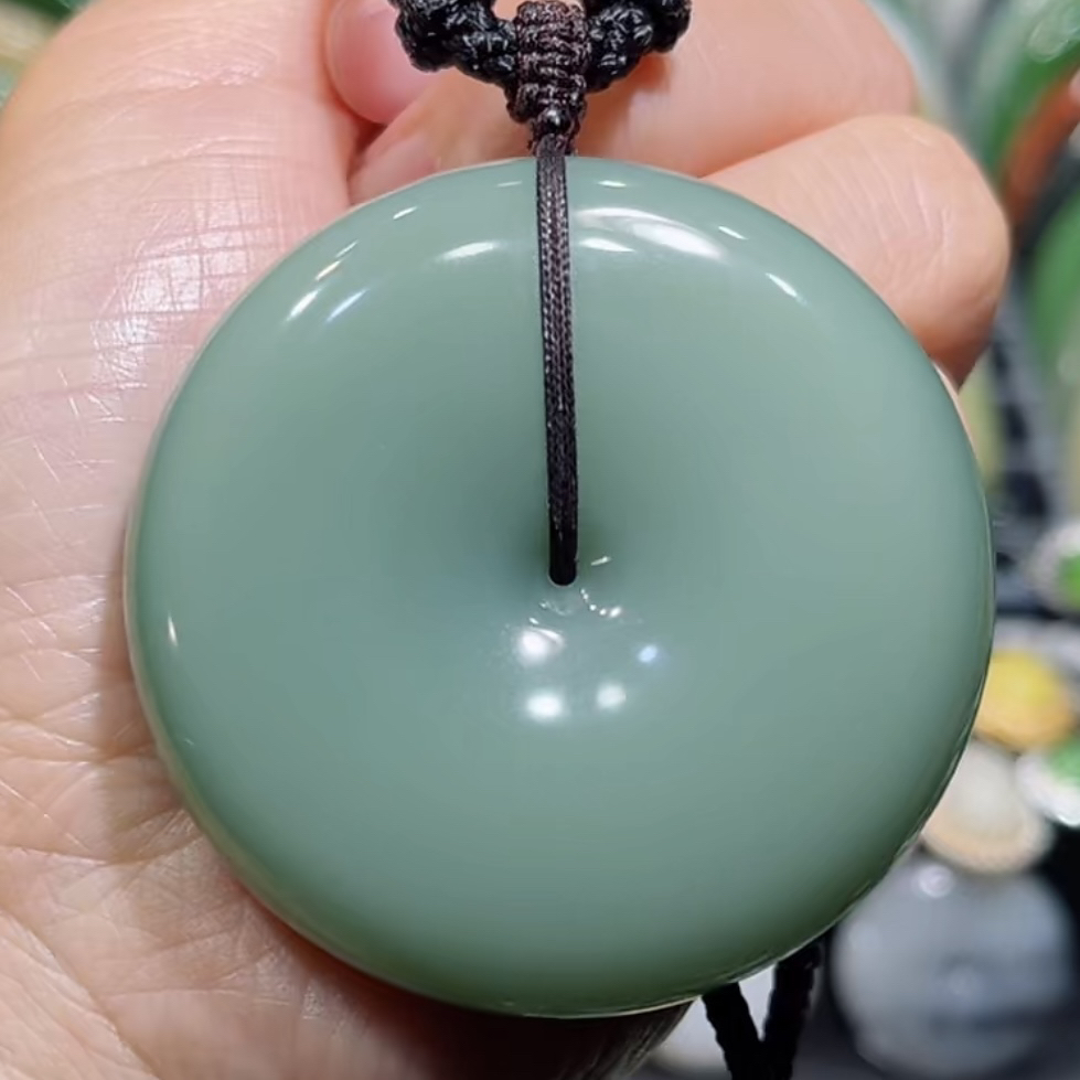 漏！和田玉俄料碧玉鸭蛋青粉青平安扣吊坠