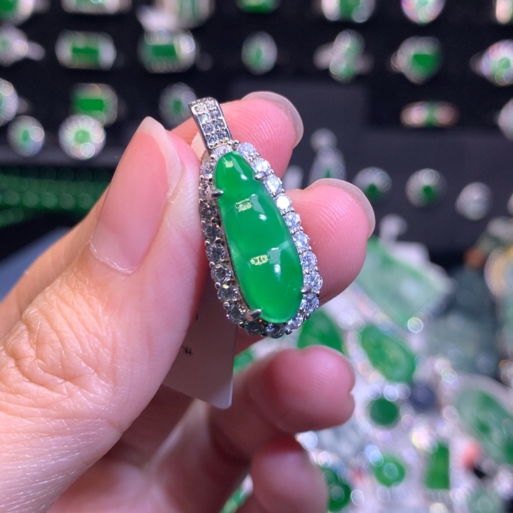 【闪购商品】翡翠吊坠(不含链)银S925镶嵌天然翡翠