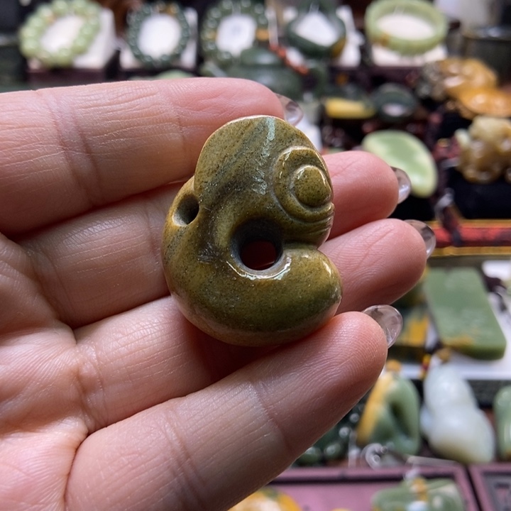 吊坠(赠链)未镶嵌岫岩河磨玉（透闪石质玉）九*狐