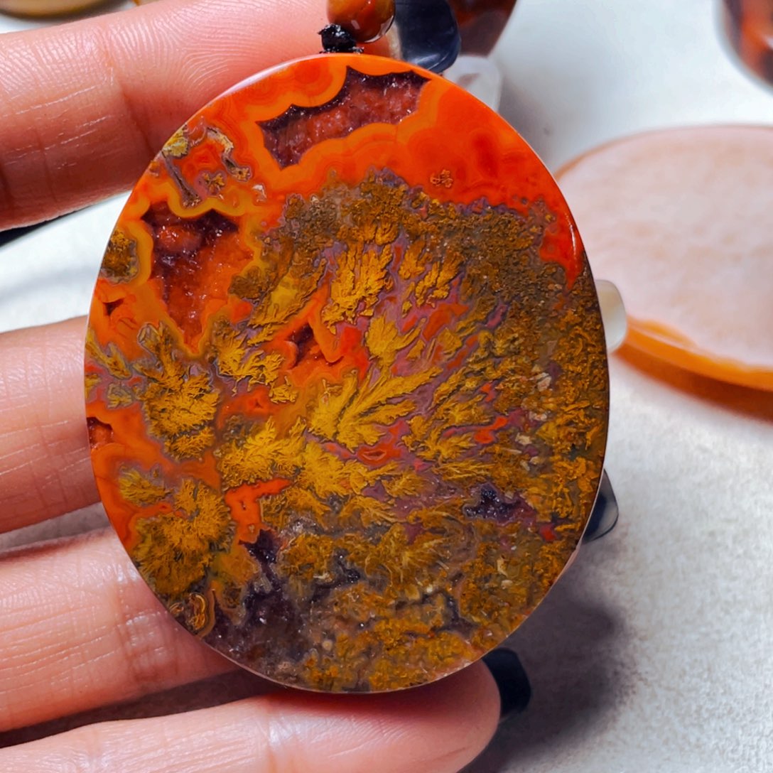 未镶嵌颈饰玛瑙/玉髓期*