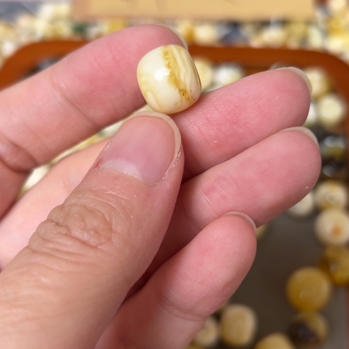 蜜蜡未镶嵌裸石11.9mm一个