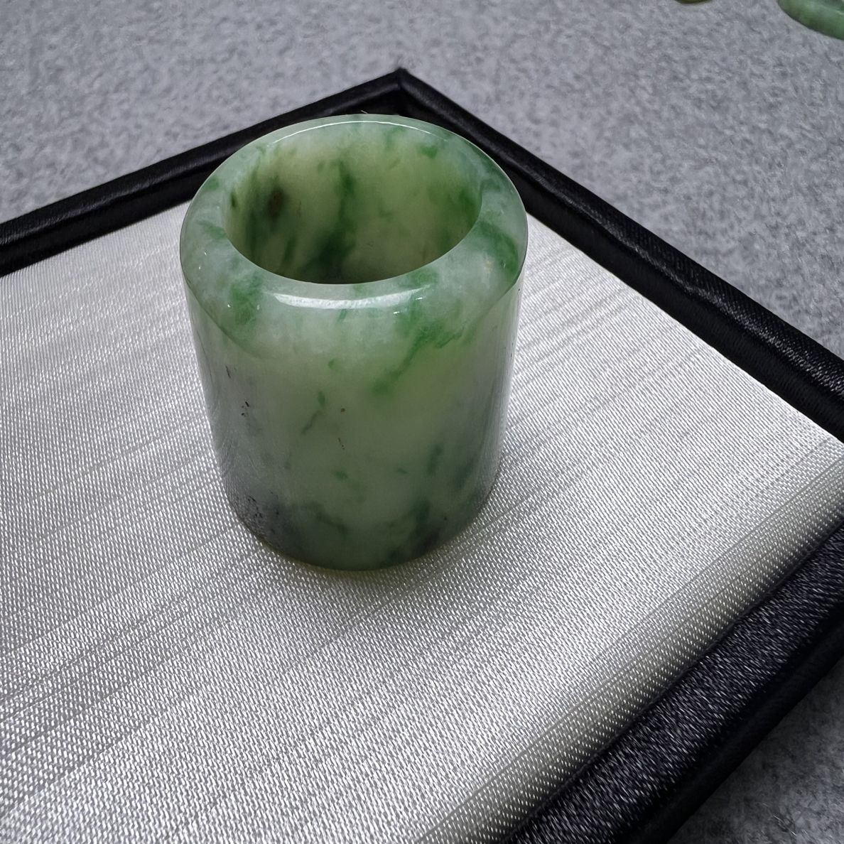 老翡翠扳指小清家的老物件老翡翠