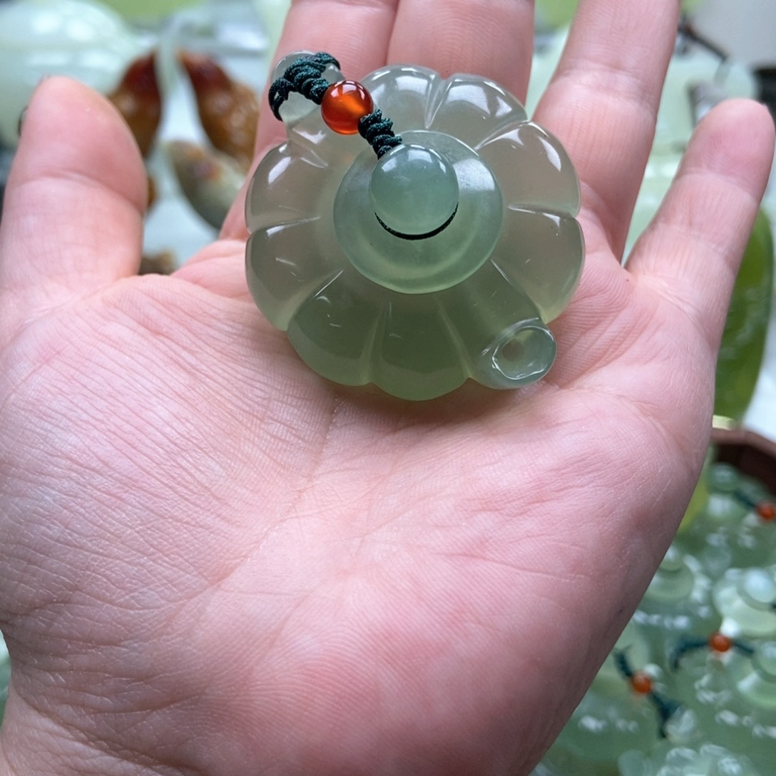 蛇纹石玉挂件未镶嵌