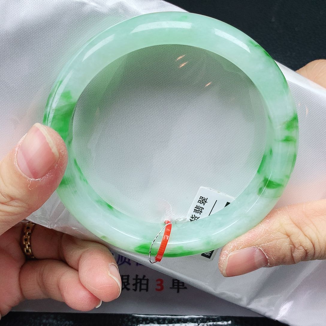 翡翠手镯未镶嵌62圈