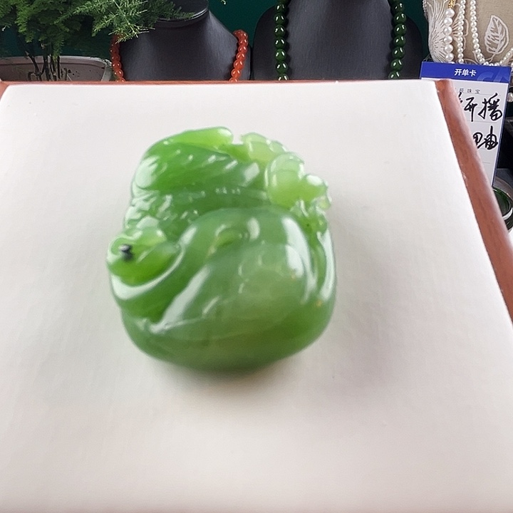 和田玉颈饰未镶嵌俄碧粉绿如意吊坠