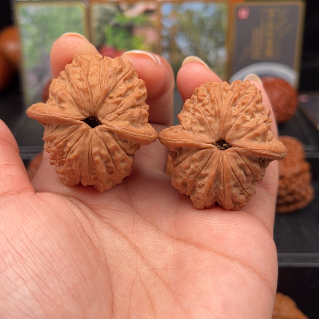 【闪购商品】文玩核桃吊坠原树血麒麟