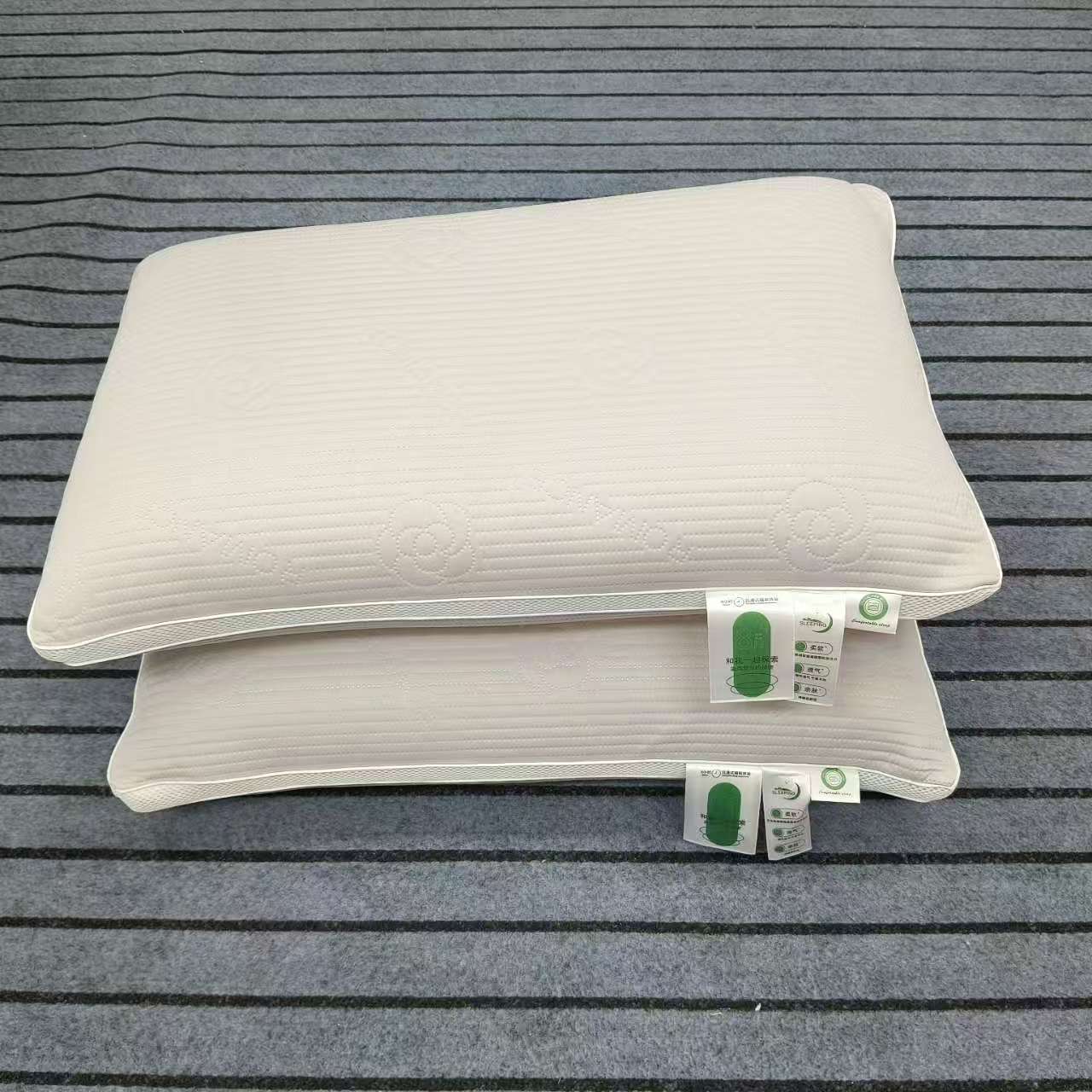 整张棉枕芯，高枕硬枕。软硬适中