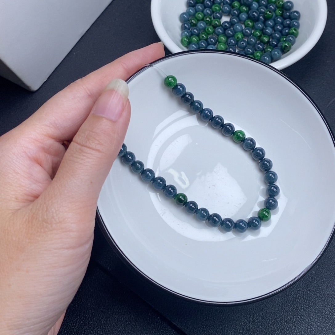 Z***u翡翠未镶嵌颈饰翡翠