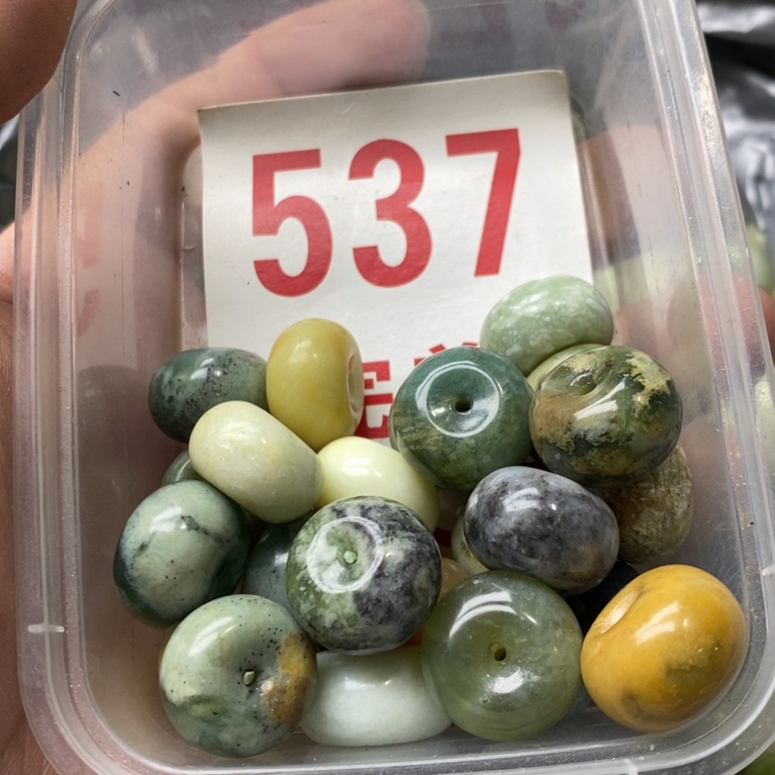 蛇纹石玉挂坠未镶嵌