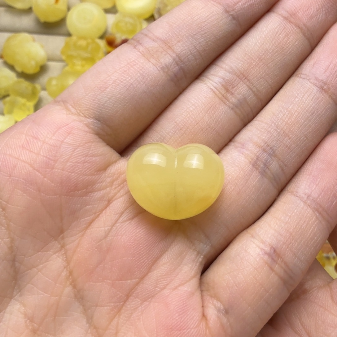 蜜蜡未镶嵌珠宝奇石