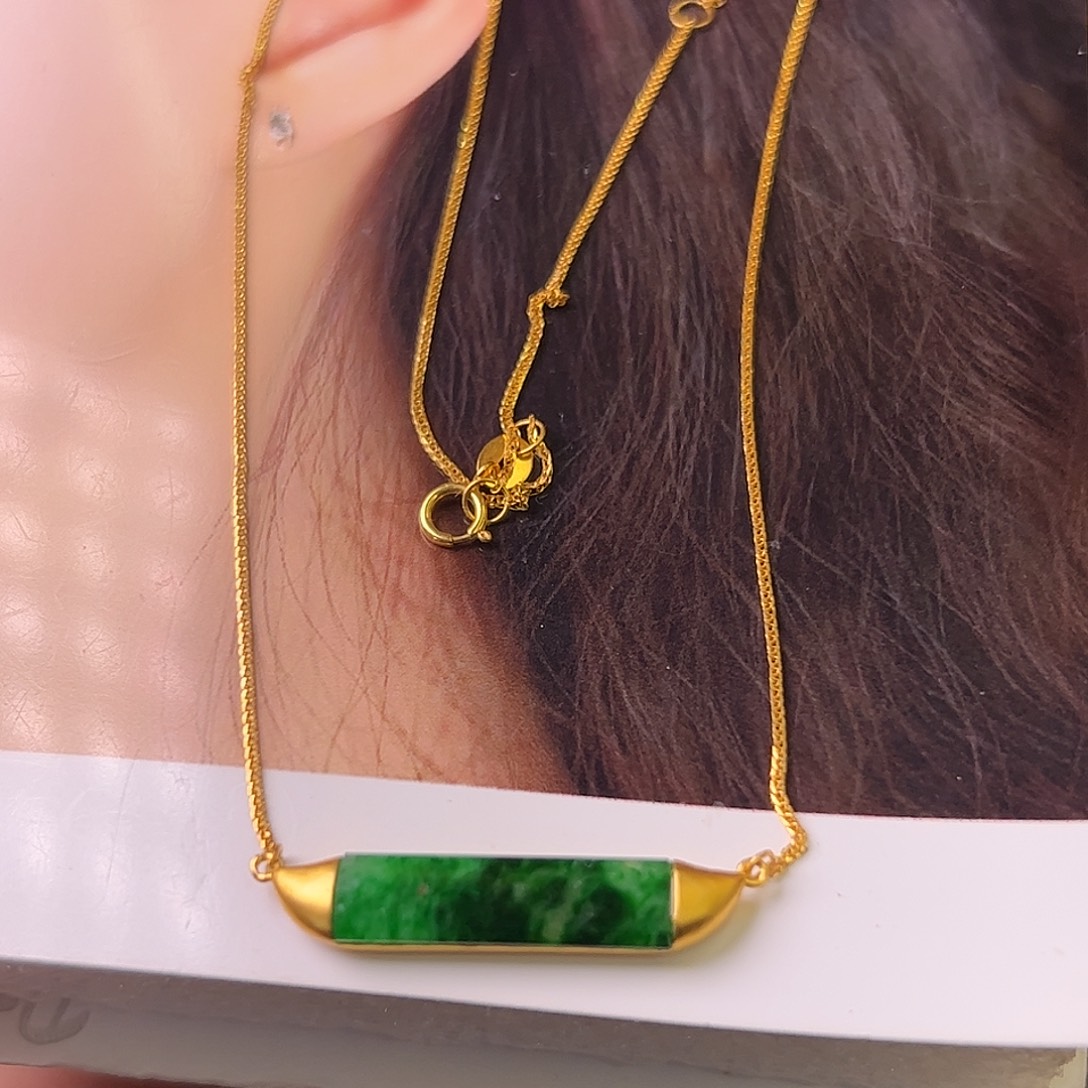 快***娃翡翠18K金镶嵌颈饰项链